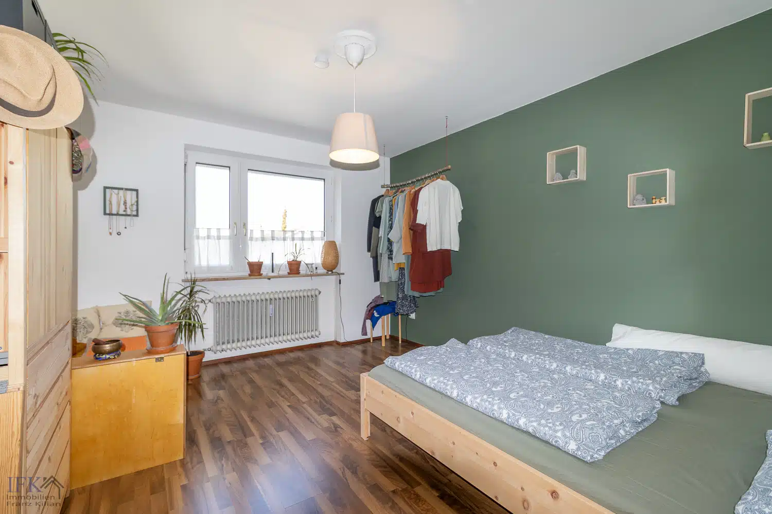 Schlafzimmer - Beziehbare 3-Zimmer-Wohnung mit Süd-Balkon in Weilheim