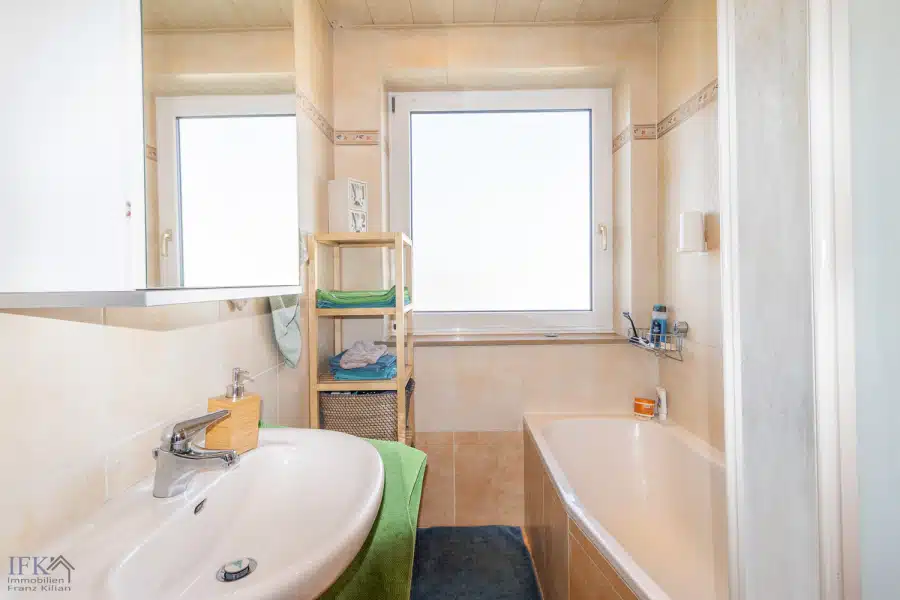 Bad - Beziehbare 3-Zimmer-Wohnung mit Süd-Balkon in Weilheim