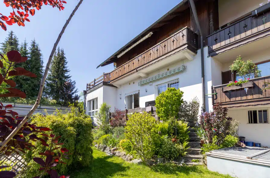 Großzügige und renovierte Erdgeschosswohnung mit Bergblick und Garten!!, 82377 Penzberg, Erdgeschosswohnung