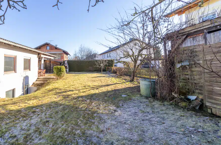 Renovierungsbedürftiger Bungalow mit Potenzial in Traubing - Garten (35614)