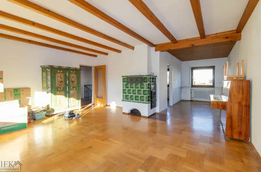 Renovierungsbedürftiger Bungalow mit Potenzial in Traubing - Wohnbereich (35595)