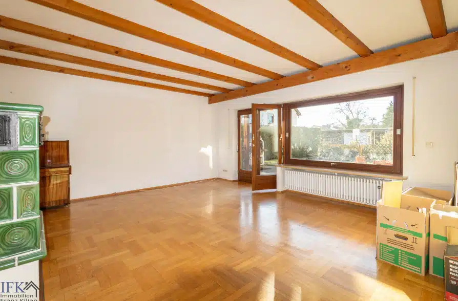 Renovierungsbedürftiger Bungalow mit Potenzial in Traubing - Wohnbereich (35597)