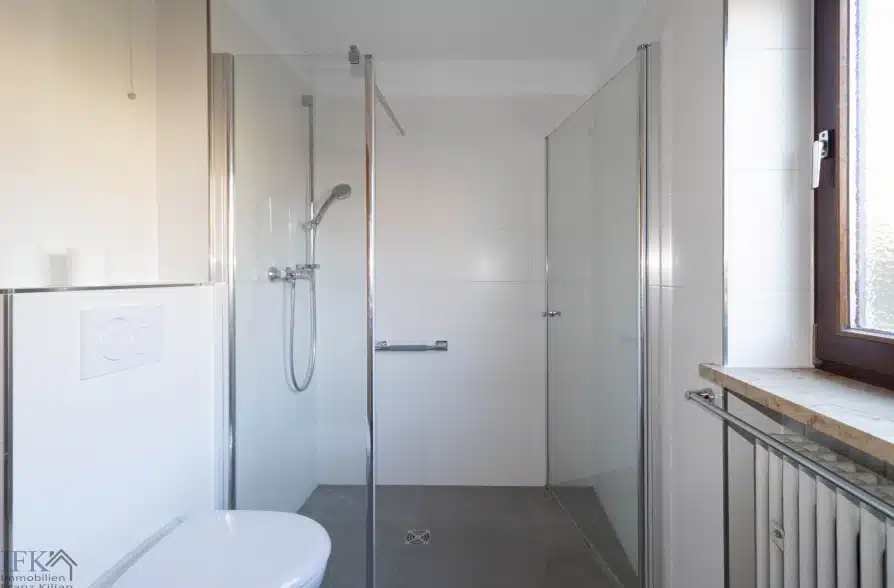 Renovierungsbedürftiger Bungalow mit Potenzial in Traubing - Bad (35604)