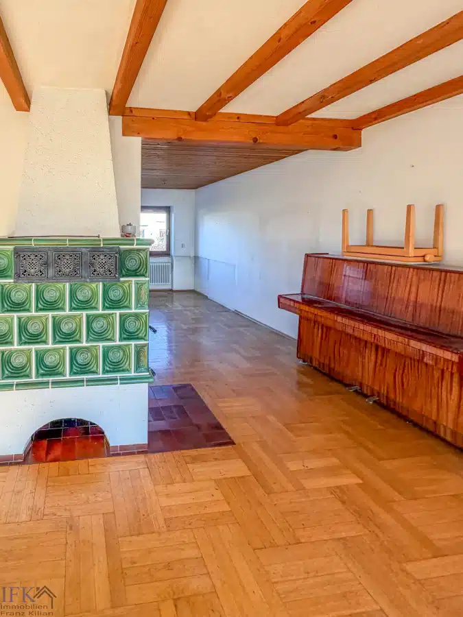 Kamin - Renovierungsbedürftiger Bungalow mit Potenzial in Traubing