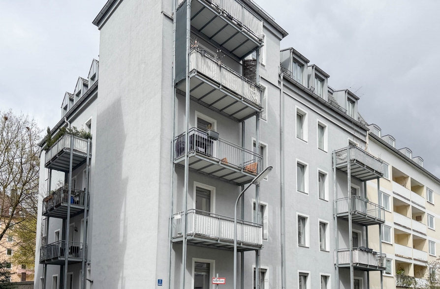 Modernes Wohnen mit historischem Flair! Traumhaft schöne Altbauwohnung in Neuhausen! - Außenansicht (41920)