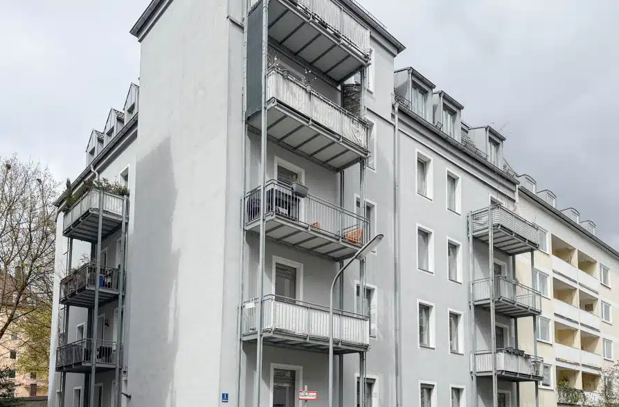 Modernes Wohnen mit historischem Flair! Traumhaft schöne Altbauwohnung in Neuhausen! - Außenansicht (41920)