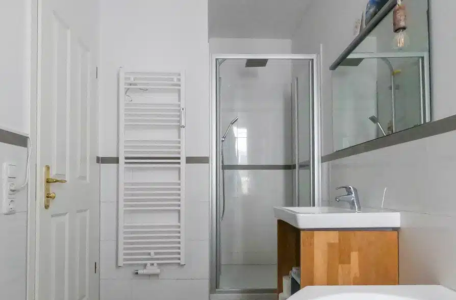 Modernes Wohnen mit historischem Flair! Traumhaft schöne Altbauwohnung in Neuhausen! - Bad (41924)