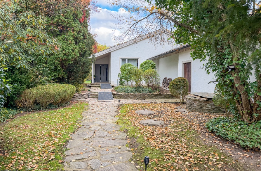 Vermieteter Bungalow mit Einliegerwohnung im Weilheimer Süden, 82362 Weilheim in Oberbayern, Bungalow