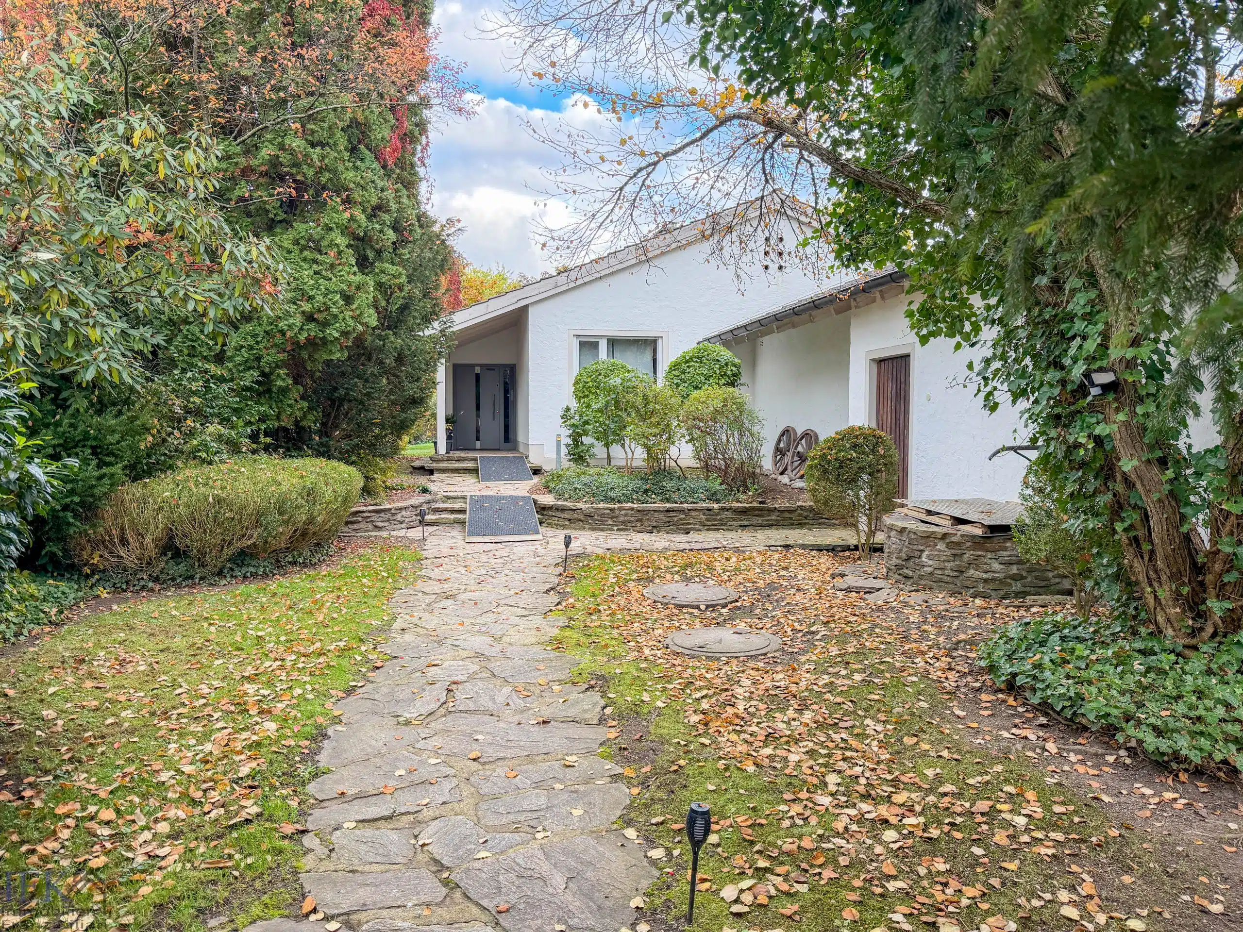 Außenansicht - Vermieteter Bungalow mit Einliegerwohnung im Weilheimer Süden