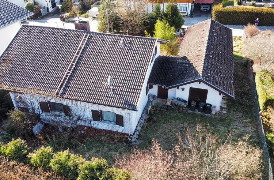 Objekt zum Wachküssen! Einfamilienhaus mit Nießbrauch in Fischen am Ammersee - Drohne 2 (40824)