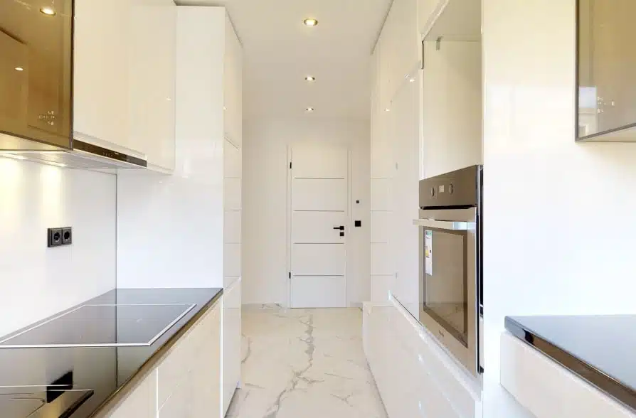 Komplett renovierte 2-Zimmer-Wohnung in Bogenhausen mit Luxus-Ausstattung - Küche (34766)