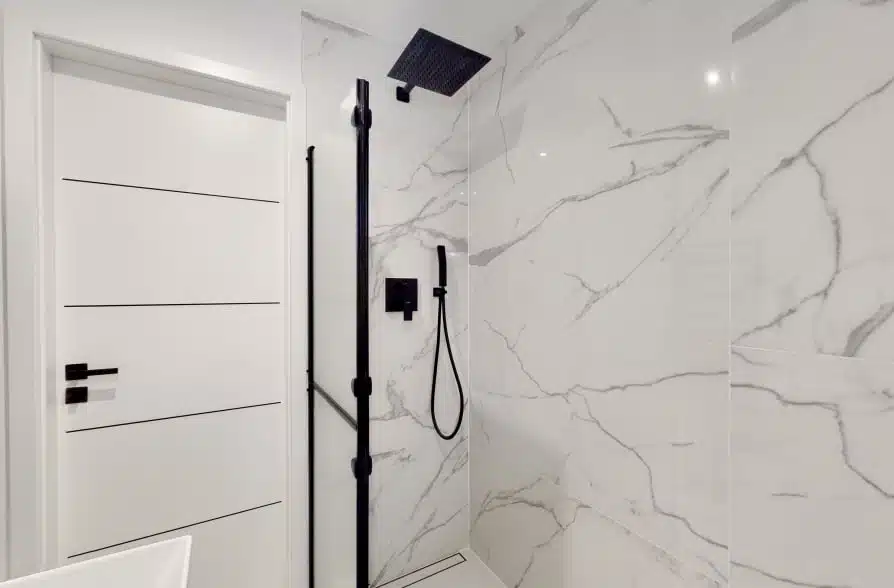 Komplett renovierte 2-Zimmer-Wohnung in Bogenhausen mit Luxus-Ausstattung - Badezimmer (34770)