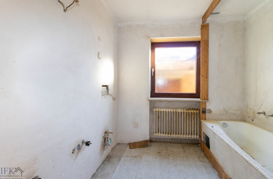 Freistehendes Einfamilienhaus zur individuellen Fertigstellung in Traubing - EG Bad (40108)