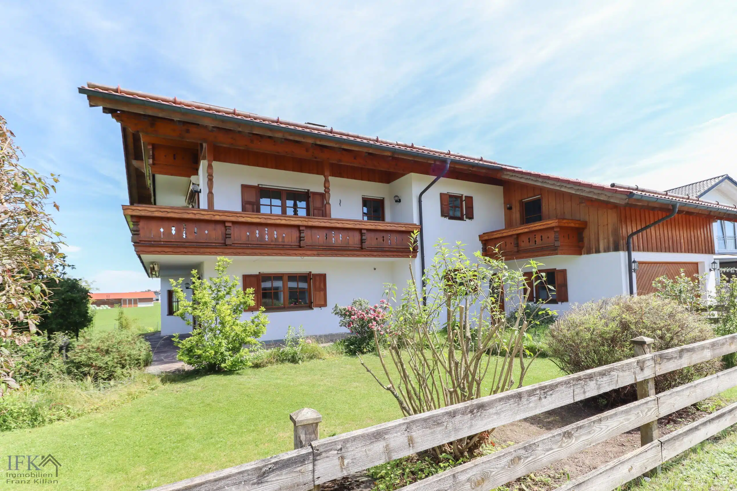 Außenansicht - Gepflegtes XXL-Mehrgenerationenhaus in Bestlage von Polling!