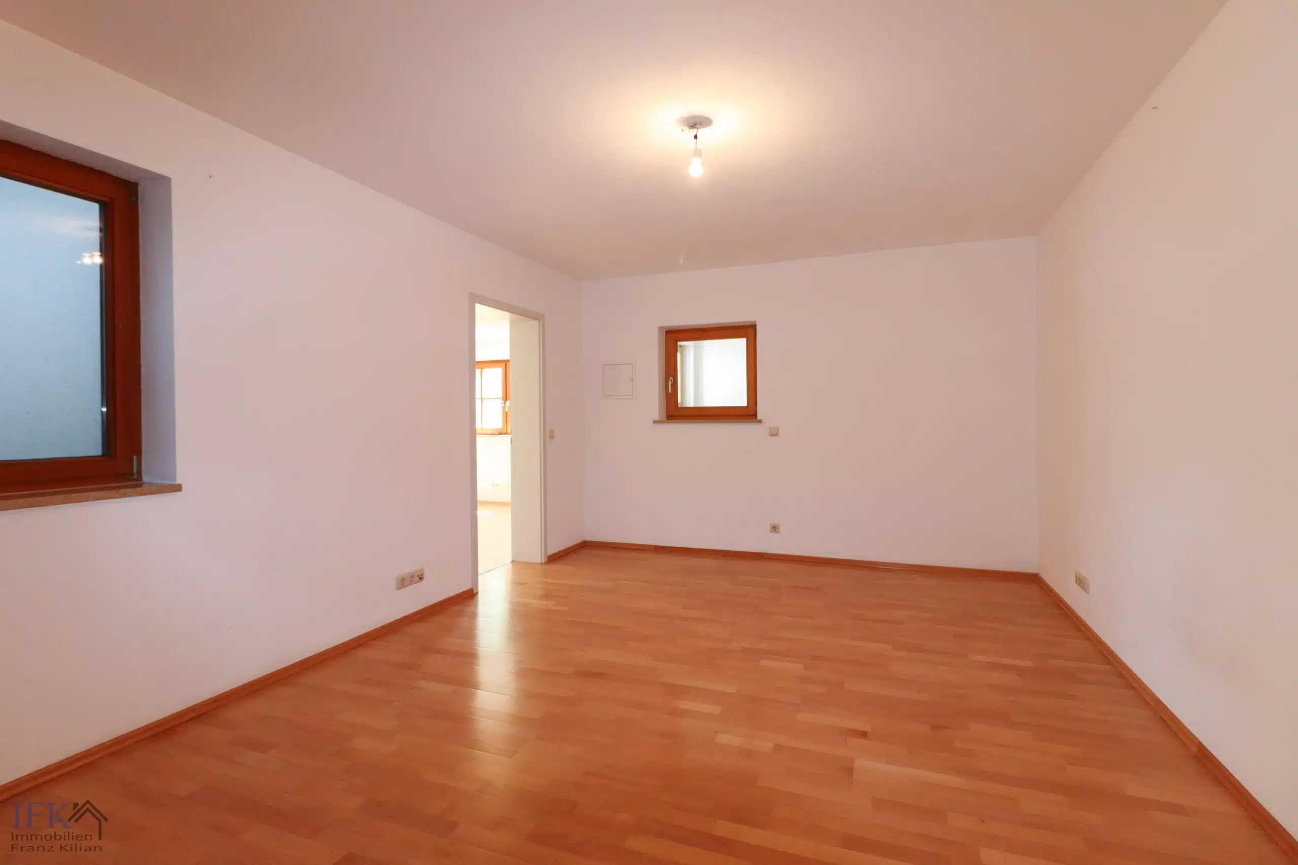 Einliegerwohnung Schlafzimmer - Gepflegtes XXL-Mehrgenerationenhaus in Bestlage von Polling!