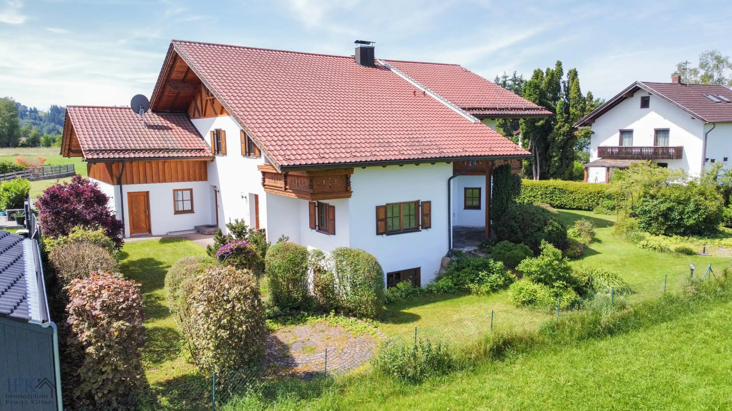 Drohne - Gepflegtes XXL-Mehrgenerationenhaus in Bestlage von Polling!