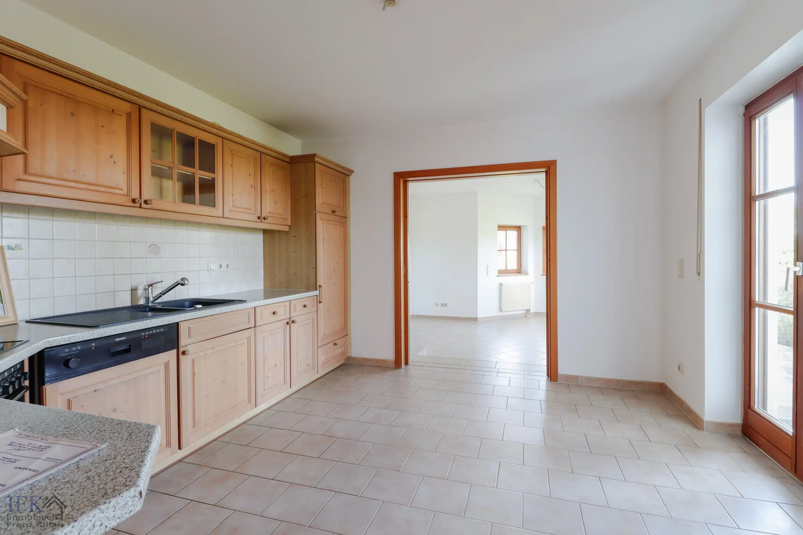 Hauptwohnung Küche - Gepflegtes XXL-Mehrgenerationenhaus in Bestlage von Polling!