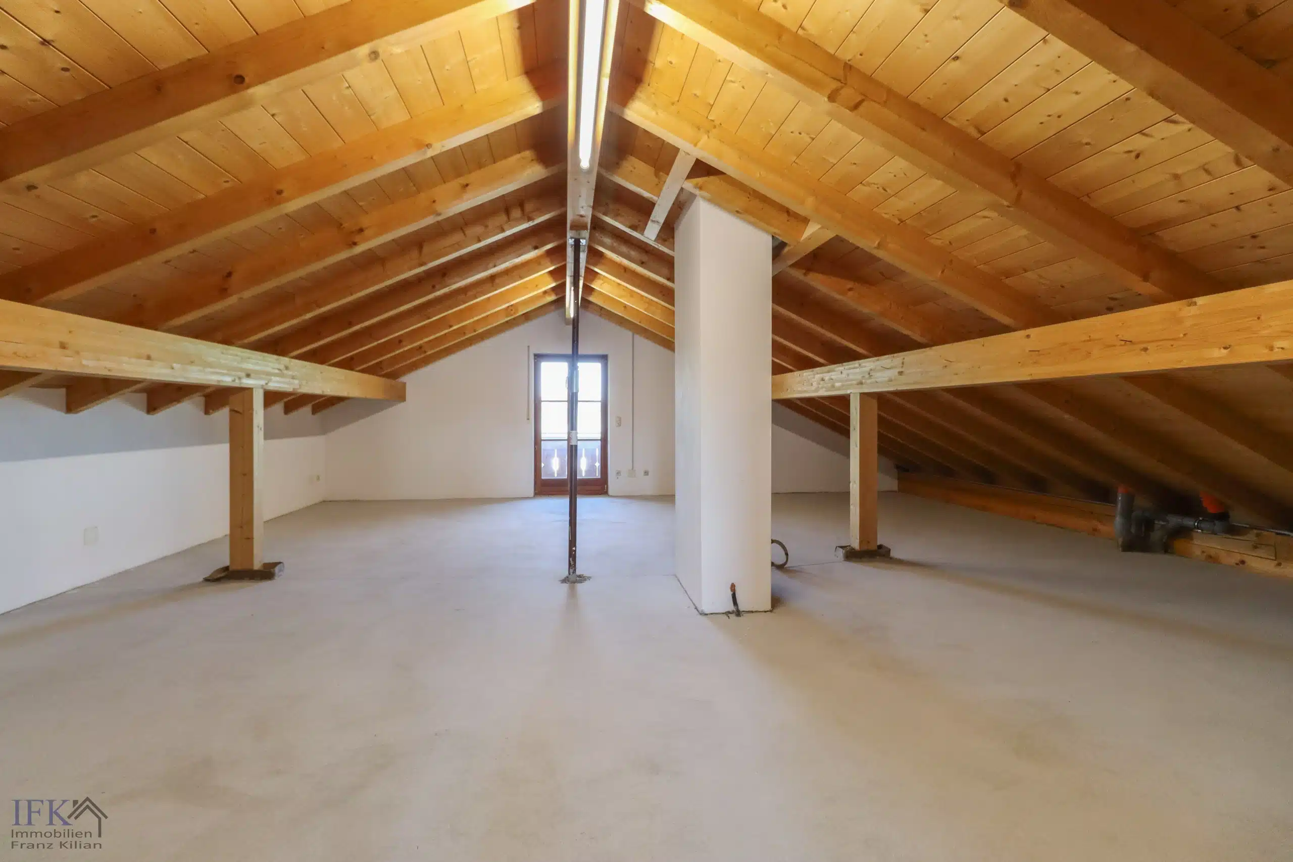 Hauptwohnung Speicher - Gepflegtes XXL-Mehrgenerationenhaus in Bestlage von Polling!