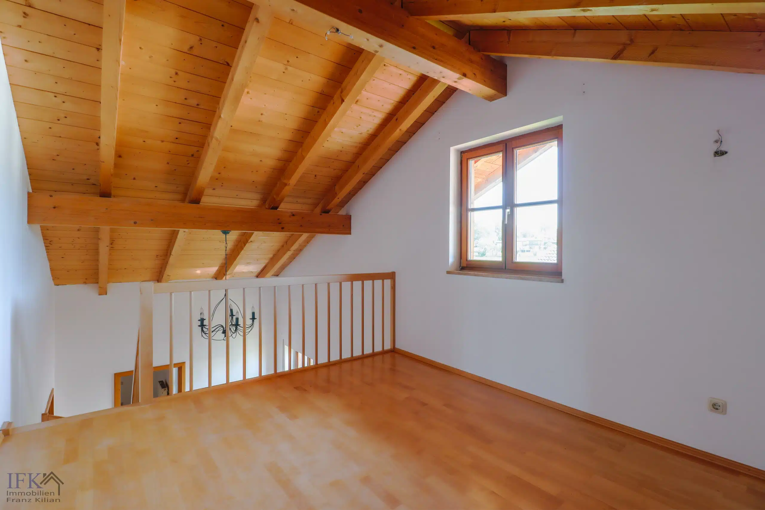 Hauptwohnung Galerie - Gepflegtes XXL-Mehrgenerationenhaus in Bestlage von Polling!