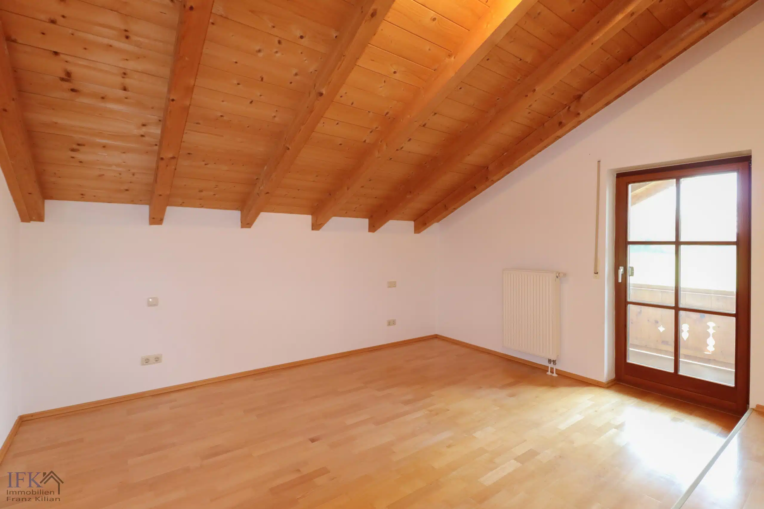 Hauptwohnung Schlafzimmer 1 OG - Gepflegtes XXL-Mehrgenerationenhaus in Bestlage von Polling!