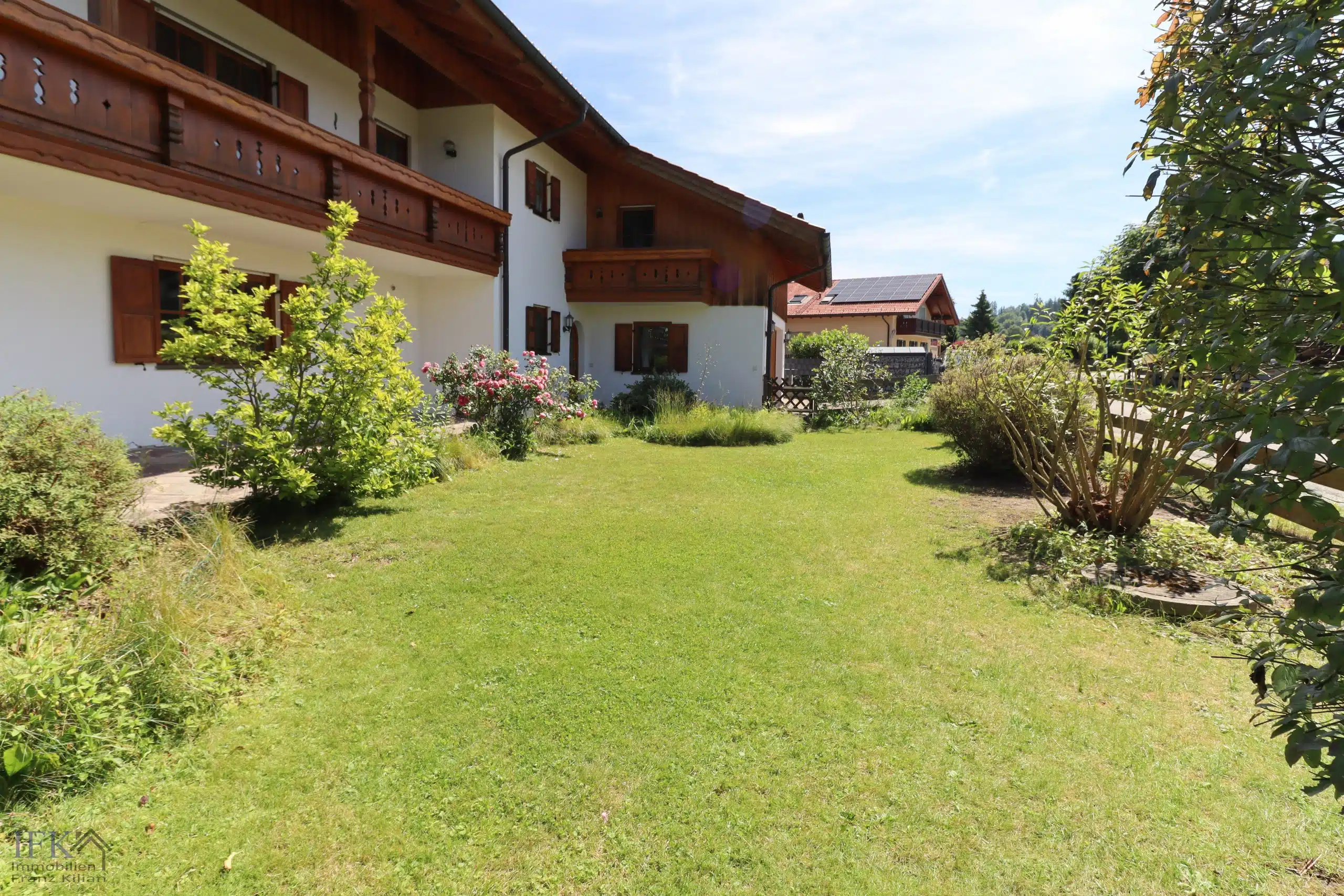 Vorgarten - Gepflegtes XXL-Mehrgenerationenhaus in Bestlage von Polling!