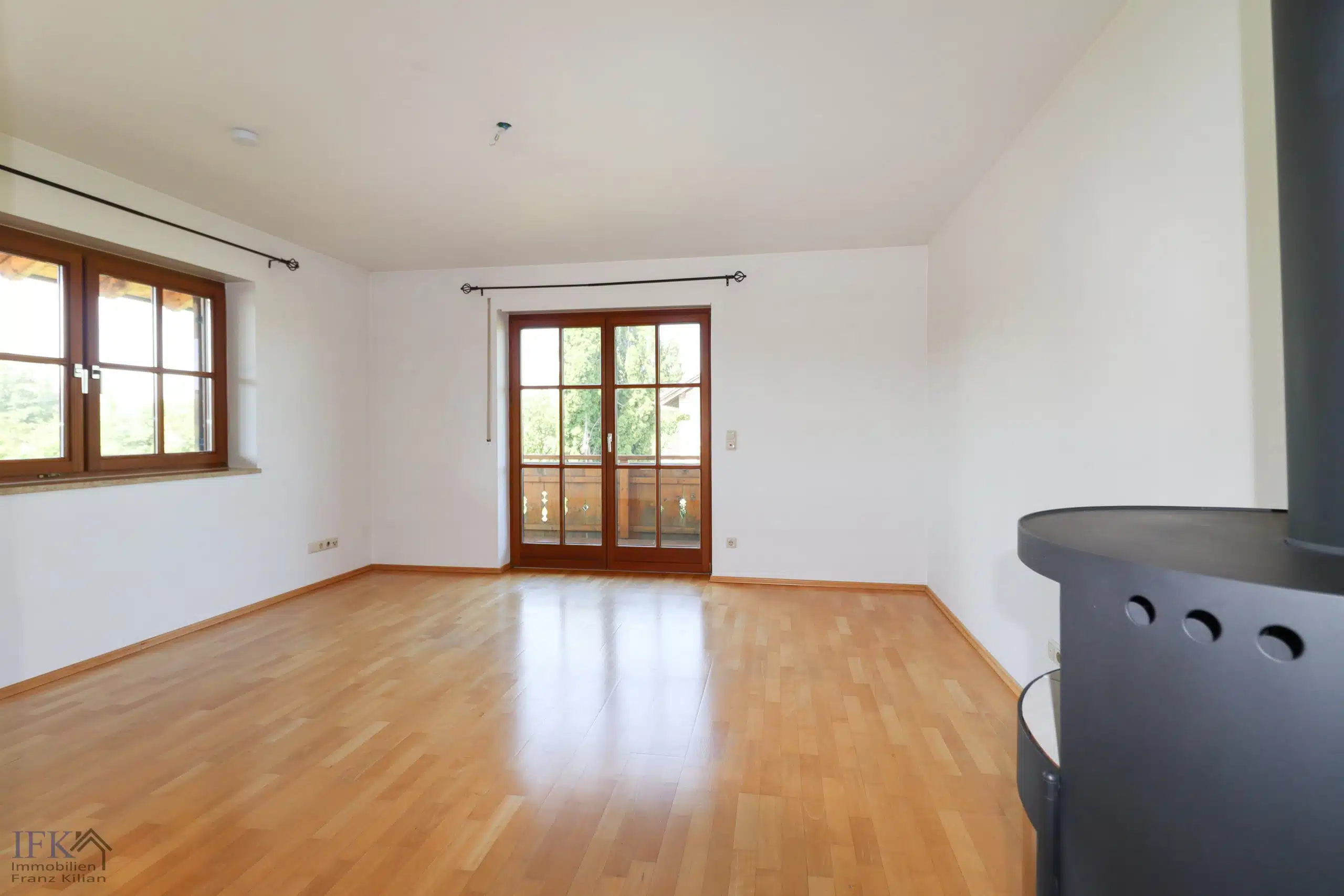 Nebenwohnung OG Wohnbereich - Gepflegtes XXL-Mehrgenerationenhaus in Bestlage von Polling!