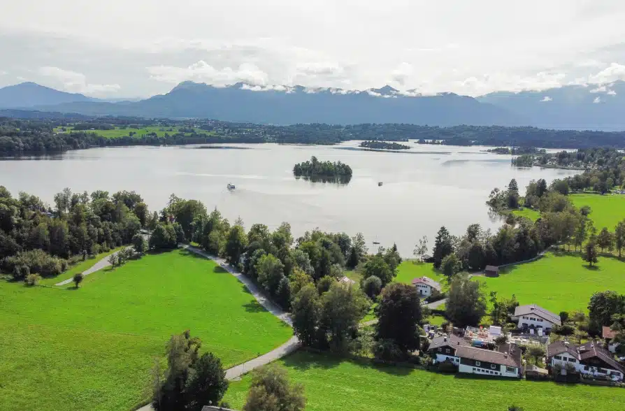 Nur einen Steinwurf vom Staffelsee entfernt! Hochwertige 2-Zimmer-Erdgeschosswohnung (WE 6), 82449 Uffing am Staffelsee, Erdgeschosswohnung