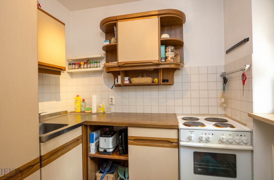 1-Zimmer-Erdgeschosswohnung mit Garten in zentraler Wohnlage in Weilheim - Küche (43681)