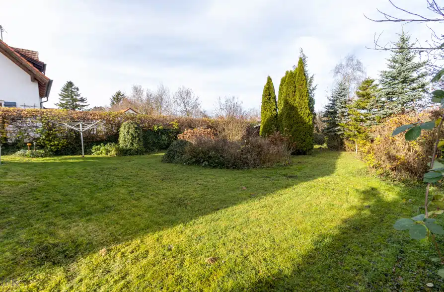 Charmantes Altbau Einfamilienhaus mit Erweitertungspotenzial in Raisting - Garten (43646)