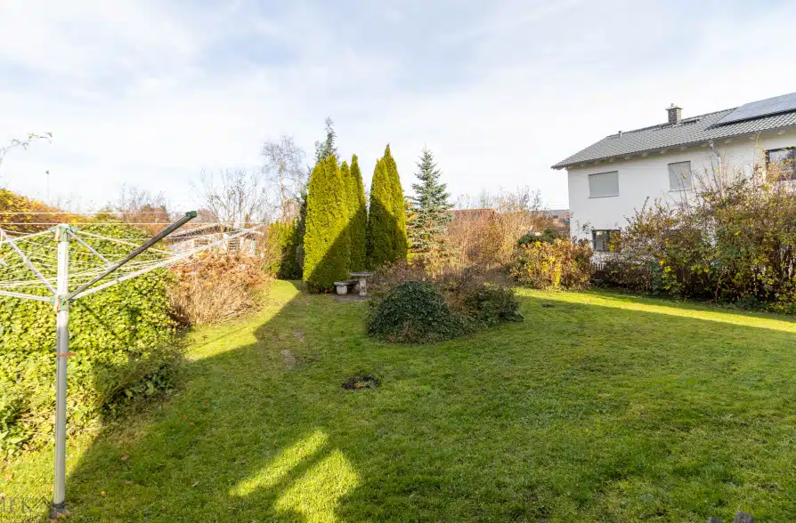 Charmantes Altbau Einfamilienhaus mit Erweitertungspotenzial in Raisting - Garten (43645)