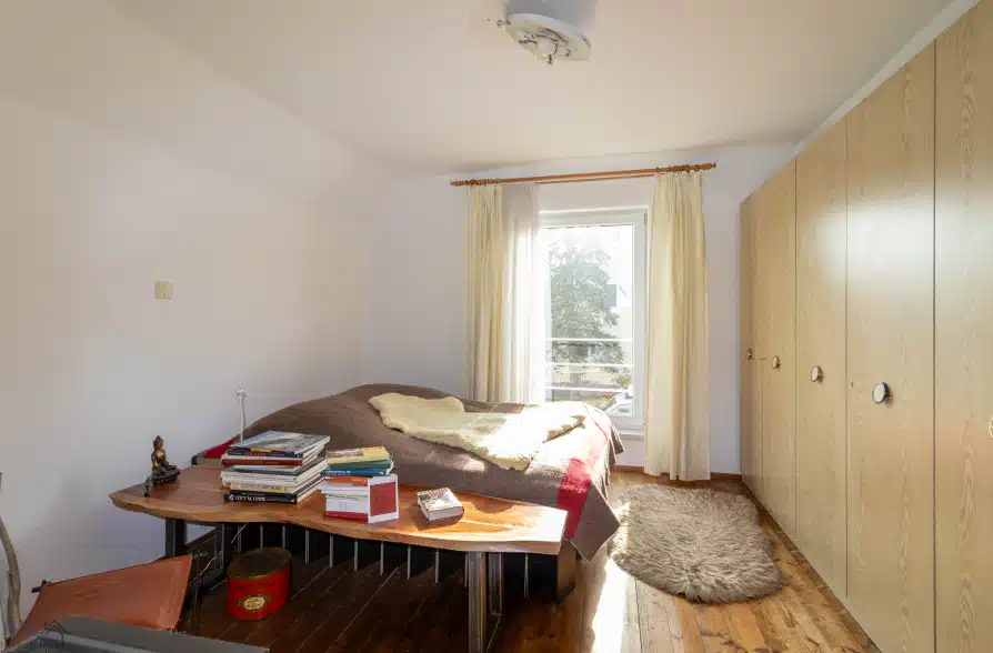 Charmantes Altbau Einfamilienhaus mit Erweitertungspotenzial in Raisting - Schlafzimmer DG (43643)