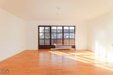Lichtdurchflutete 2,5 Zimmer-Wohnung mit Tiefgaragenstellplatz in Weilheim, 82362 Weilheim in Oberbayern, Etagenwohnung