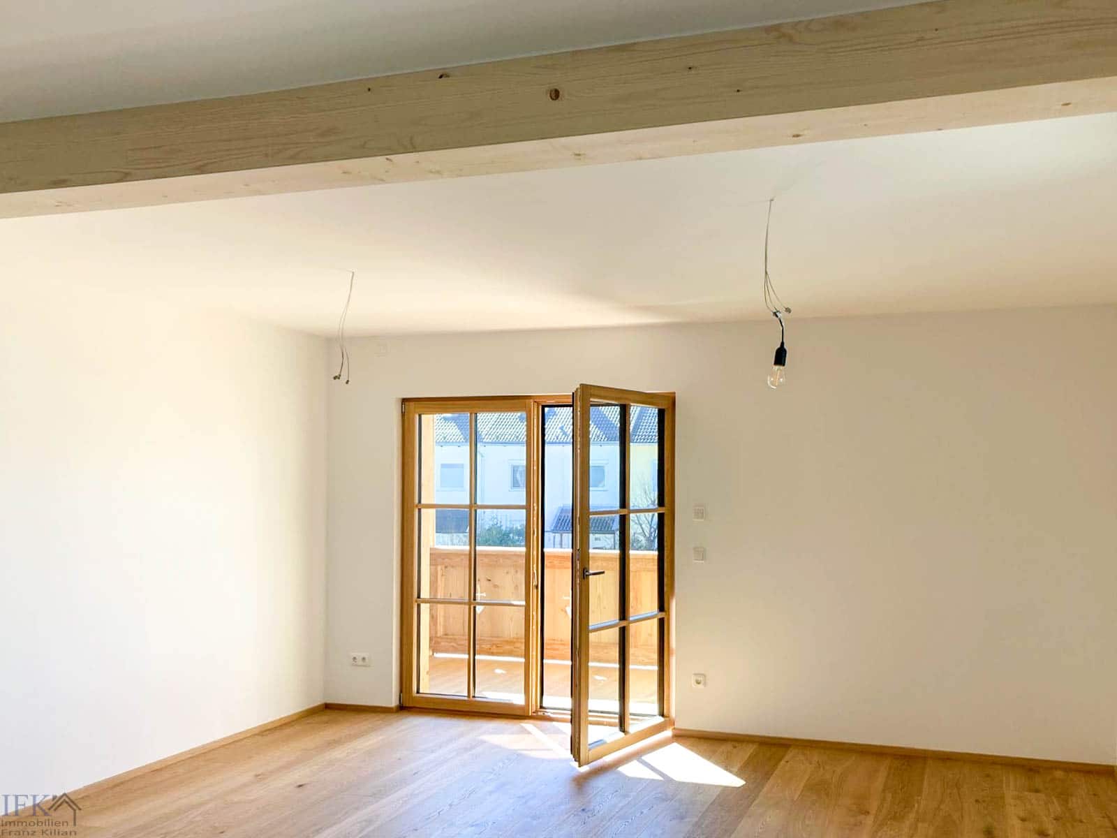 Wohnzimmer - Schöne 2-Zimmer Wohnung im Weilheimer Westen (Whg. 1)