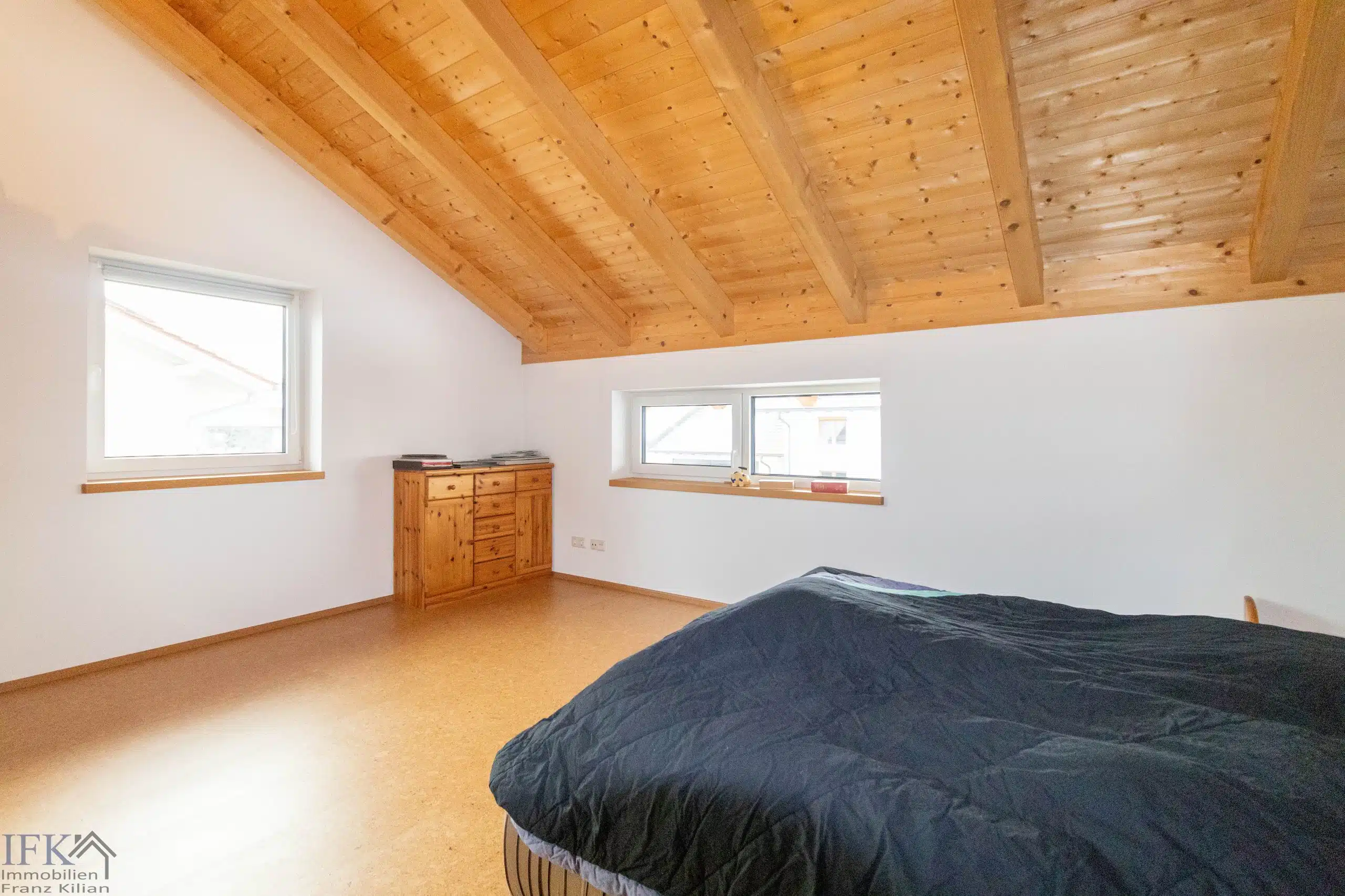 Schlafzimmer 1 - Neuwertiges KFW-55 Einfamilienhaus auf traumhaftem Grundstück in Eberfing