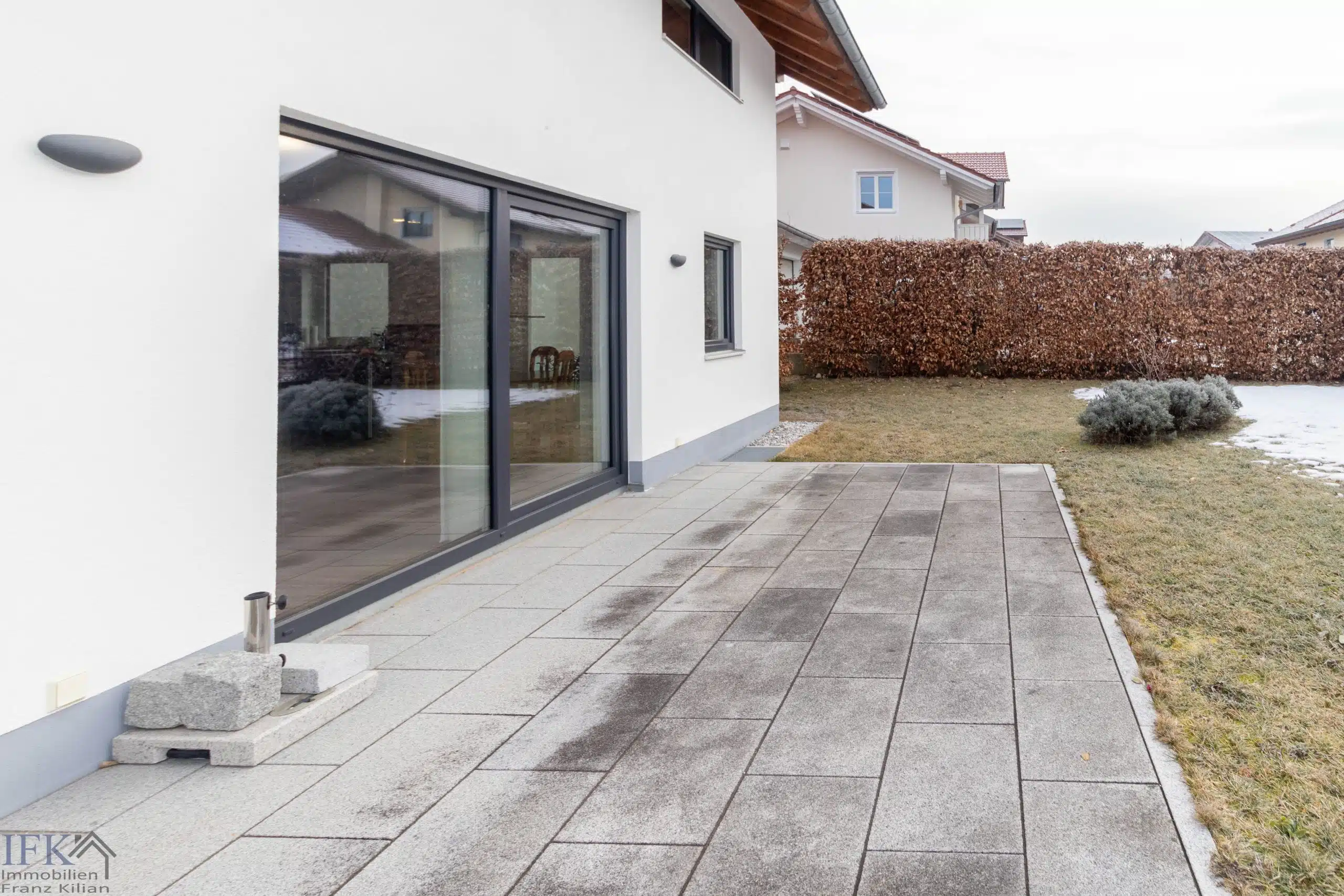 Terrasse - Neuwertiges KFW-55 Einfamilienhaus auf traumhaftem Grundstück in Eberfing