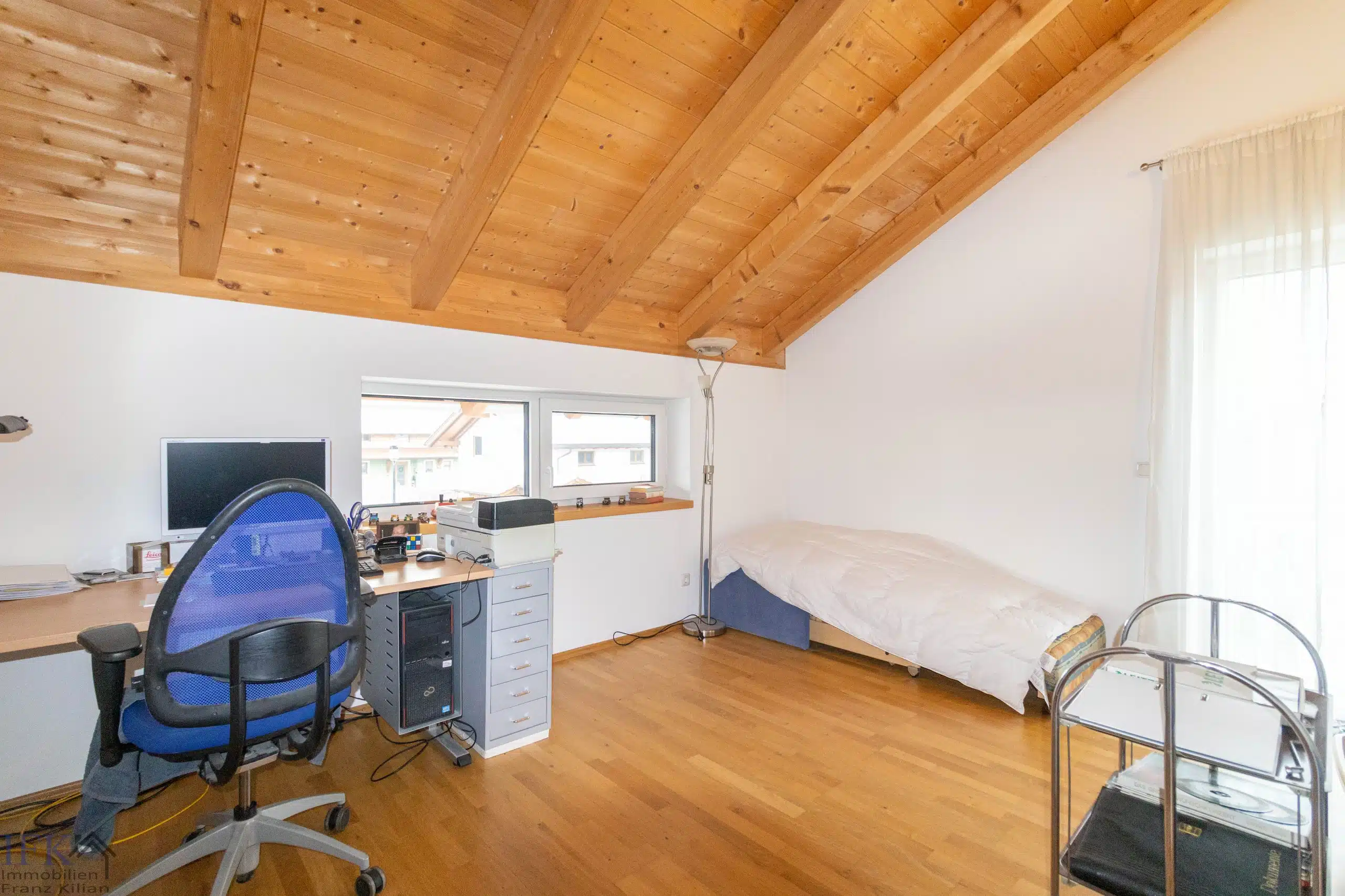 Schlafzimmer 2 - Neuwertiges KFW-55 Einfamilienhaus auf traumhaftem Grundstück in Eberfing