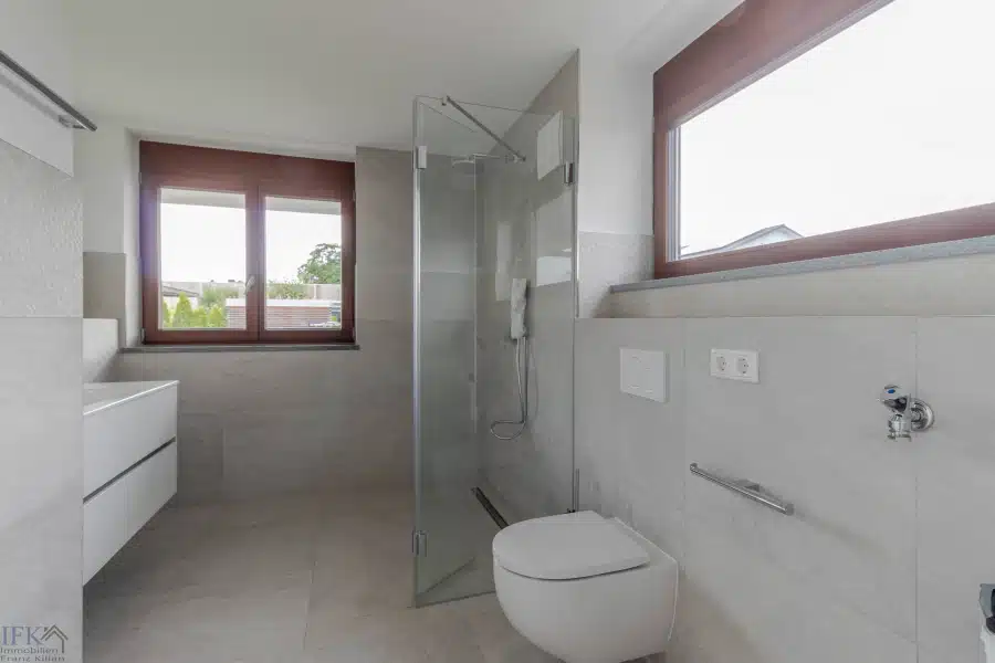 Bad - Neubau Erstbezug! 3-Zimmer-Erdgeschosswohnung im Weilheimer Osten