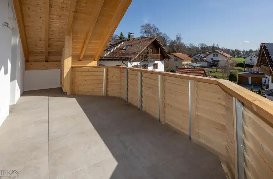 Modern und Energieeffizient. Neubau Dachgeschosswohnung in Bahnhofsnähe in Huglfing! - Balkon Süd-/ Ost (41953)