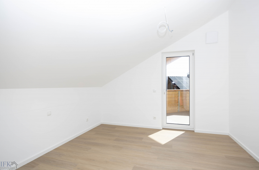 Modern und Energieeffizient. Neubau Dachgeschosswohnung in Bahnhofsnähe in Huglfing! - Schlafzimmer 1 (42426)