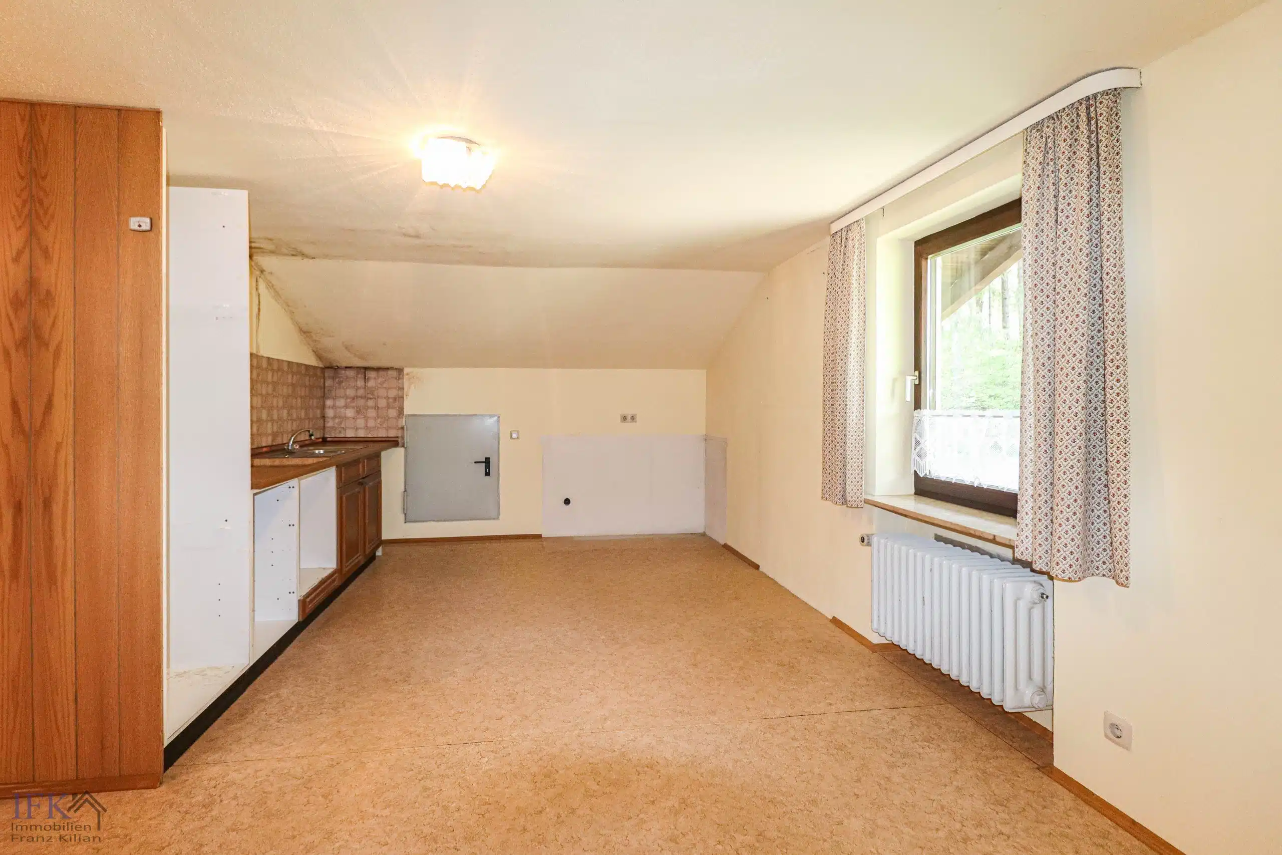 Zimmer 2 DG - Einmalige Gelegenheit! Einfamilienhaus mit Ausbaureserve auf traumhaftem Grundstück und Lechzugang!