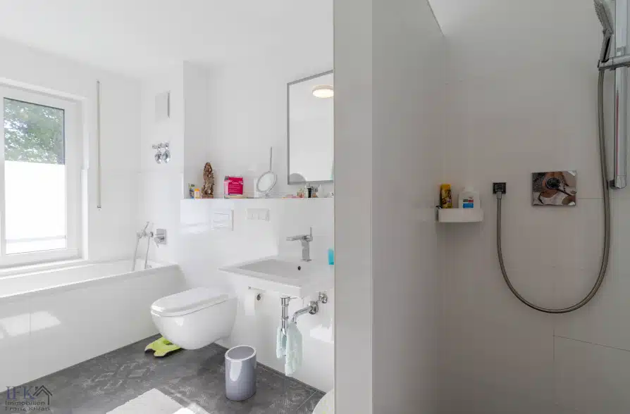 Moderne 5-Zimmer-Wohnung im Weilheimer Westen - Bad 1 (37562)