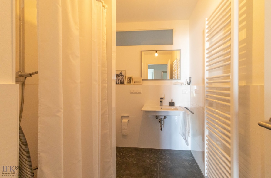 Moderne 5-Zimmer-Wohnung im Weilheimer Westen - Gästebad (37563)