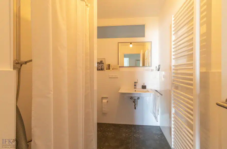 Moderne 5-Zimmer-Wohnung im Weilheimer Westen - Gästebad (37563)