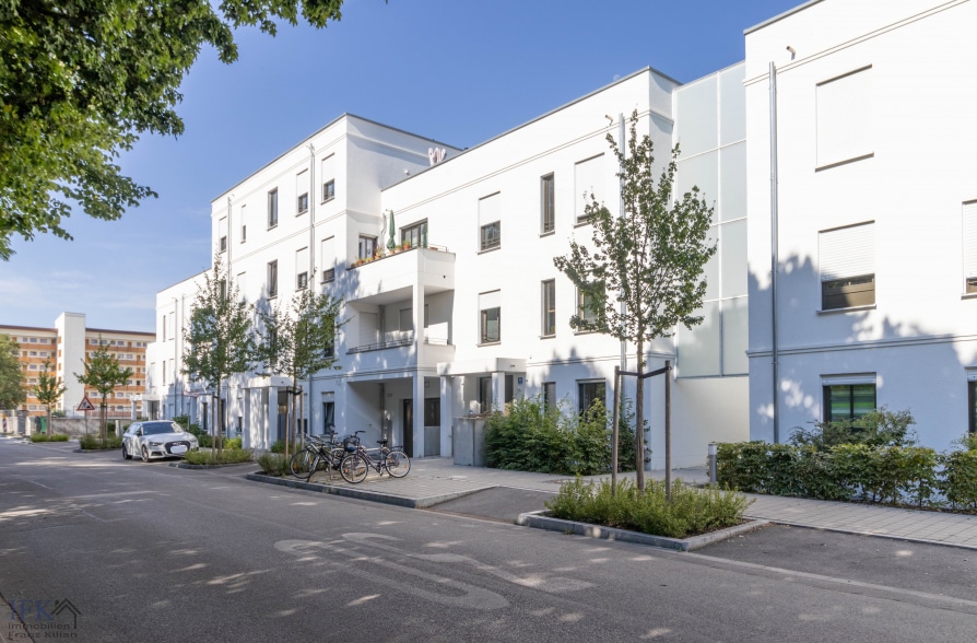 Moderne 5-Zimmer-Wohnung im Weilheimer Westen - Straßenansicht (37568)