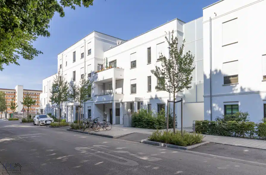 Moderne 5-Zimmer-Wohnung im Weilheimer Westen - Straßenansicht (37568)