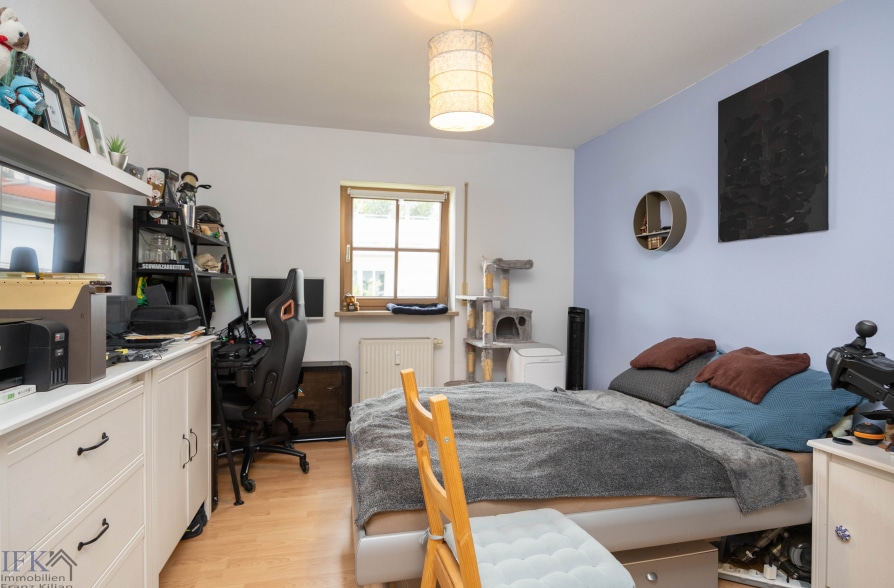Gemütliche 2-Zimmer-Wohnung mit Balkon in ruhiger Stadtlage - Schlafzimmer (41772)