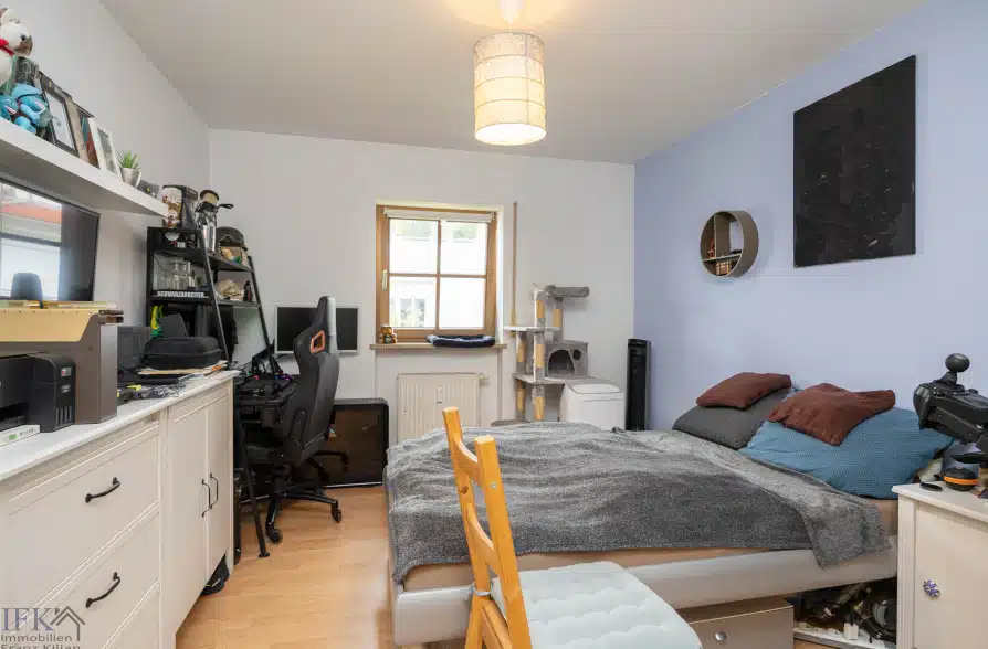 Gemütliche 2-Zimmer-Wohnung mit Balkon in ruhiger Stadtlage - Schlafzimmer (41772)