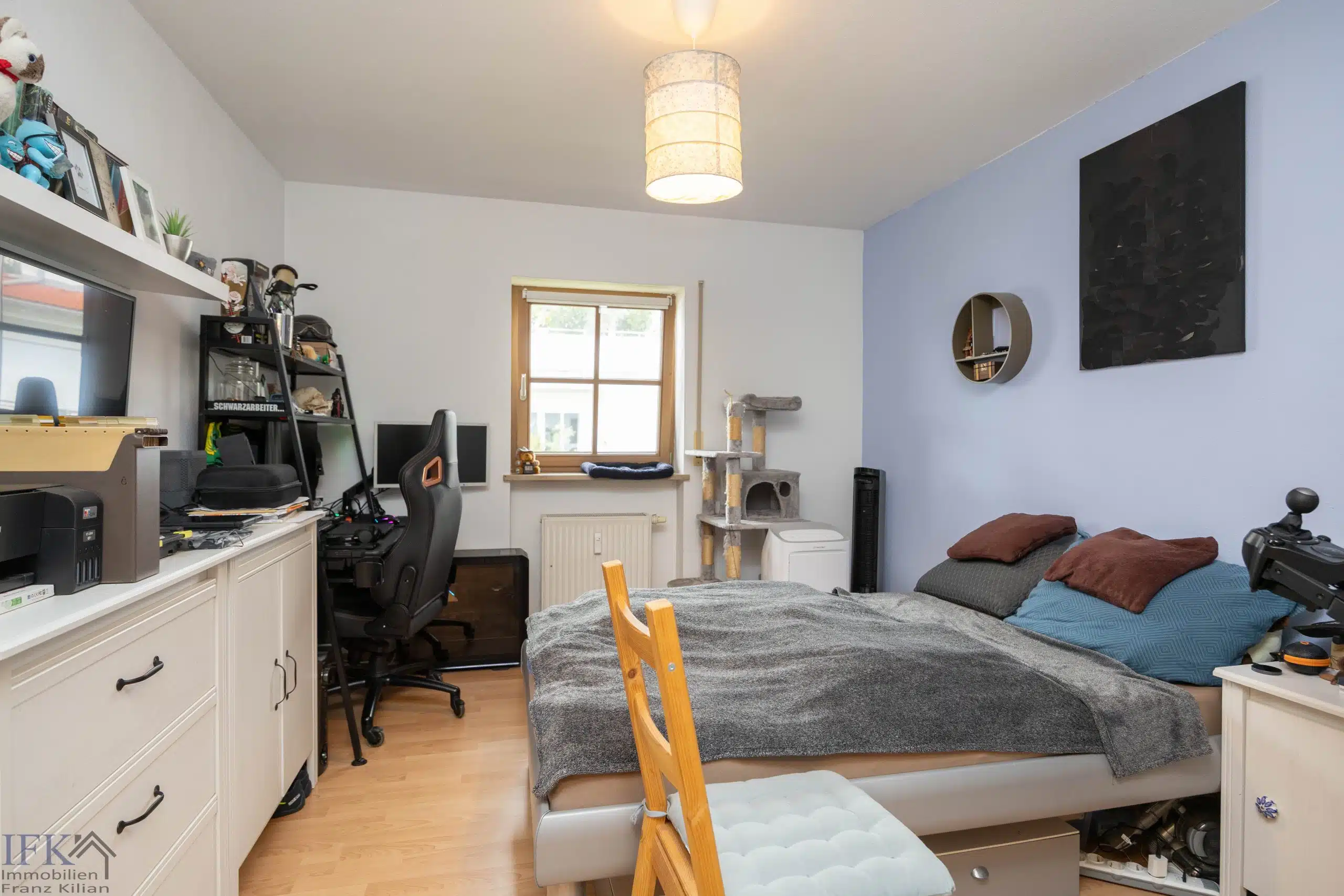 Schlafzimmer - Gemütliche 2-Zimmer-Wohnung mit Balkon in ruhiger Stadtlage