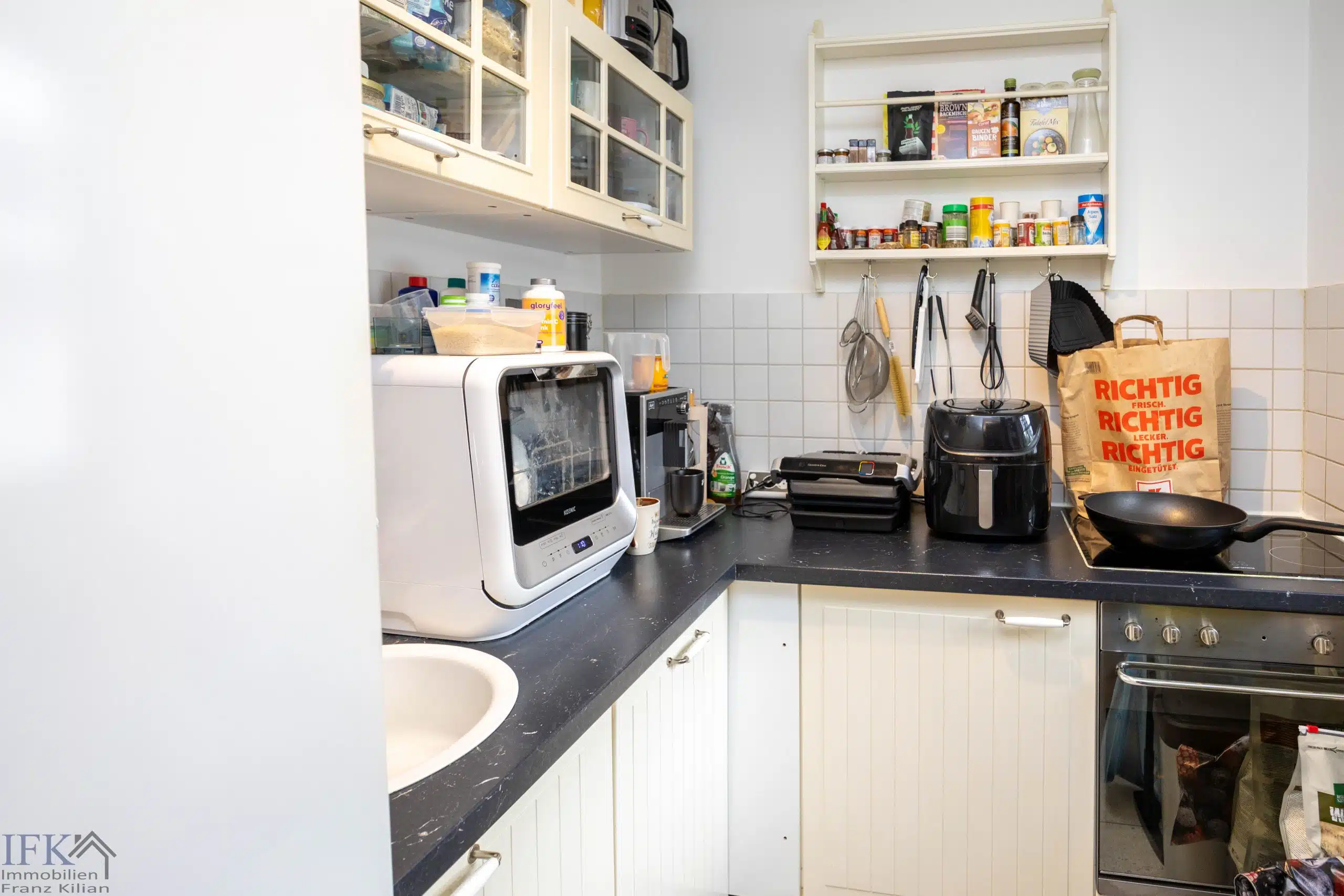 Küche - Gemütliche 2-Zimmer-Wohnung mit Balkon in ruhiger Stadtlage