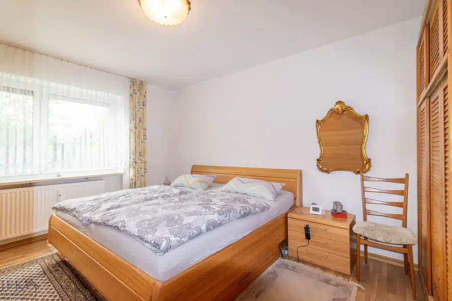 Schlafzimmer - Sonnige 3-Zimmer-Wohnung mit Südbalkon in Weilheim